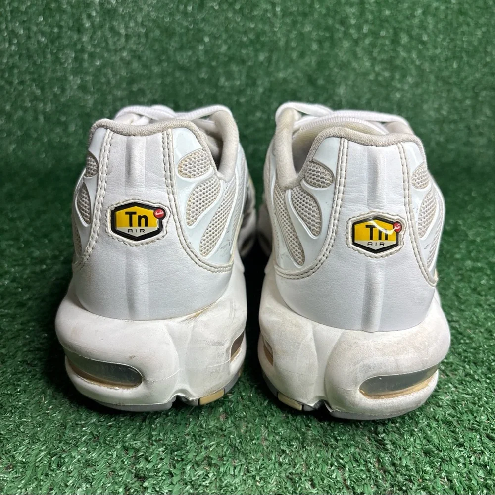 Nike Air Max Plus Casual Running Shoe Triple White  604133-139 Men’s Size‎ 11.5
